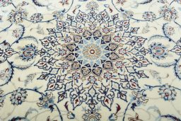 Central medallion detail of 2000s Nain rug from Iran / Persia