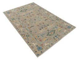 Corner detail of New Farahan rug showing border pattern and Wool pile