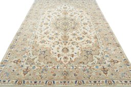 Surface texture of New Kashan rug with natural Wool and intricate pattern
