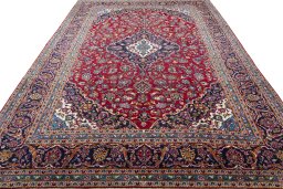 Surface texture of 2000s Kashan rug with natural Wool and intricate pattern