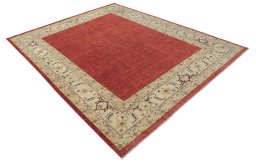 Corner detail of New Farahan rug showing border pattern and Wool pile