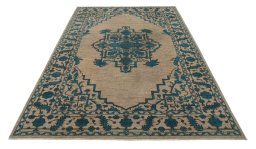 Surface texture of New Farahan rug with natural Wool and intricate pattern