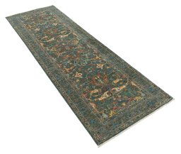 Corner detail of New Farahan rug showing border pattern and Wool pile