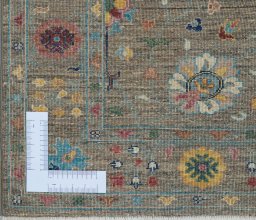 Corner detail of New Farahan rug showing border pattern and Wool pile