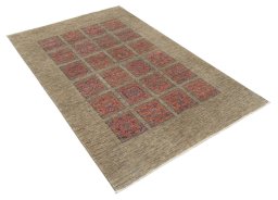 Corner detail of New Farahan rug showing border pattern and Wool pile