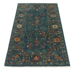 Surface texture of New Farahan rug with natural Wool and intricate pattern