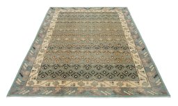 Surface texture of New Farahan rug with natural Wool and intricate pattern