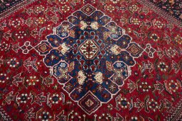 Central medallion detail of 2000s Shiraz rug from Iran / Persia