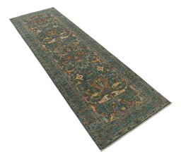 Corner detail of New Farahan rug showing border pattern and Wool pile
