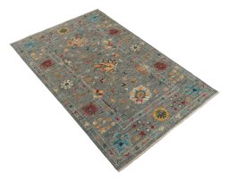 Corner detail of New Farahan rug showing border pattern and Wool pile