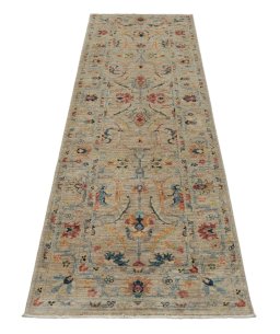 Surface texture of New Farahan rug with natural Wool and intricate pattern