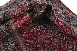 Surface texture of 2000s Kashan rug with natural Wool and intricate pattern