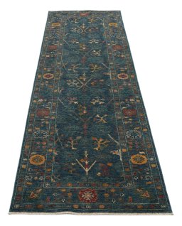 Surface texture of New Farahan rug with natural Wool and intricate pattern