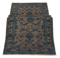 Central medallion detail of New Farahan rug from Pakistan