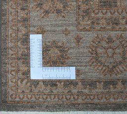 Corner detail of New Farahan rug showing border pattern and Wool pile