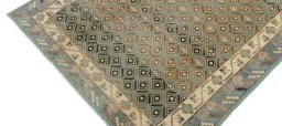 Backside of handmade New Farahan rug showing knot structure and weave density
