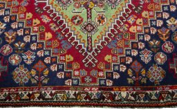 Central medallion detail of 2000s Shiraz rug from Iran / Persia