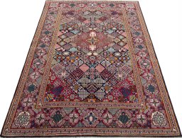 Surface texture of 2000s Kashan rug with natural Wool and intricate pattern