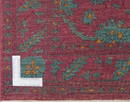 Corner detail of New Farahan rug showing border pattern and Wool pile