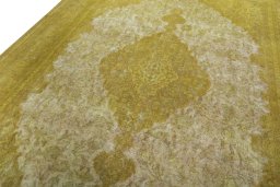 Backside of handmade 1970s Vintage rug showing knot structure and weave density