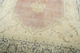 Close-up detail of 1950s Vintage rug from Pakistan showing Wool weave
