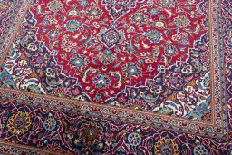Close-up detail of New Kashan rug from Iran / Persia showing Wool weave
