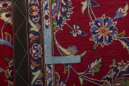 Surface texture of 2000s Kashan rug with natural Wool and intricate pattern