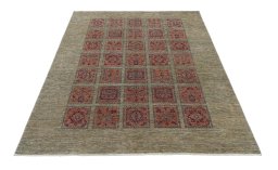 Surface texture of New Farahan rug with natural Wool and intricate pattern