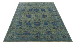 Surface texture of New Farahan rug with natural Wool and intricate pattern