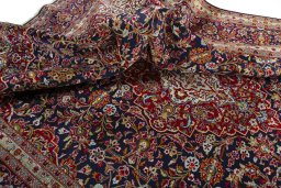 Surface texture of 2000s Kashan rug with natural Wool and intricate pattern