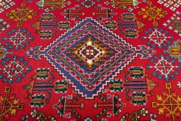 Central medallion detail of 2000s Meymeh rug from Iran / Persia