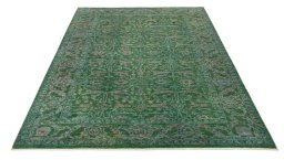 Surface texture of New Farahan rug with natural Wool and intricate pattern