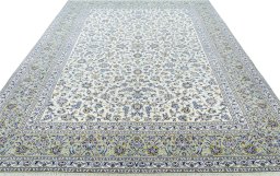 Surface texture of 2000s Kashan rug with natural Wool and intricate pattern
