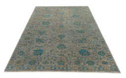 Surface texture of New Farahan rug with natural Wool and intricate pattern