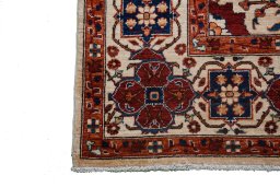 Corner detail of New Ariana rug showing border pattern and Wool pile