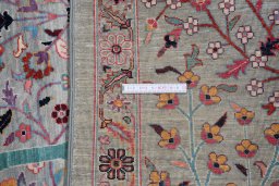 Surface texture of New Ariana rug with natural Wool and intricate pattern