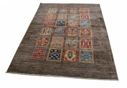 Central medallion detail of New Bakhtiari rug from Pakistan