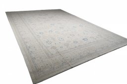 Corner detail of New Haj-jalili rug showing border pattern and Wool pile