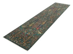Corner detail of New Haj-jalili rug showing border pattern and Wool pile
