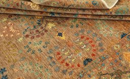 Corner detail of New Haj-jalili rug showing border pattern and Wool pile