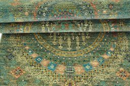 Corner detail of New Haj-jalili rug showing border pattern and Wool pile