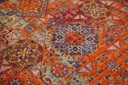 Close-up detail of New Mamluk rug from Pakistan showing Wool weave