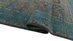 Close-up detail of New Mamluk rug from Pakistan showing Wool weave