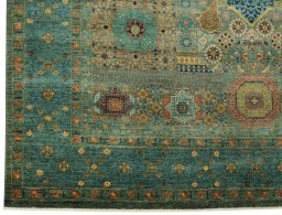 Close-up detail of New Mamluk rug from Pakistan showing Wool weave
