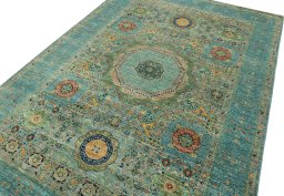 Central medallion detail of New Mamluk rug from Pakistan
