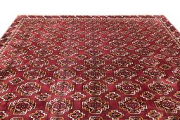 Surface texture of 1950s Samarkand rug with natural Wool and intricate pattern