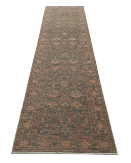 Surface texture of New Farahan rug with natural Wool and intricate pattern