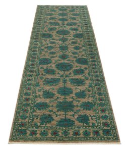 Surface texture of New Farahan rug with natural Wool and intricate pattern