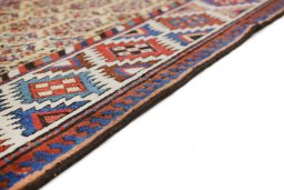 Central medallion detail of 1900s Antique Carpets rug from Iran / Persia