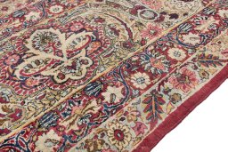 Central medallion detail of 1900s Antique Carpets rug from Iran / Persia